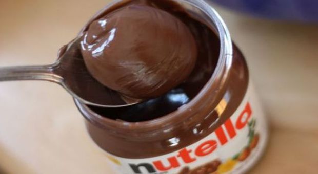 «Non mangiate la Nutella, c'è l'olio di palma»: Segolene Royal fa infuriare Ferrero e l'Italia