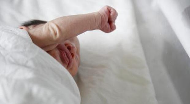Bimba di 4 mesi muore nel giro di un'ora: il dramma sotto gli occhi dei genitori