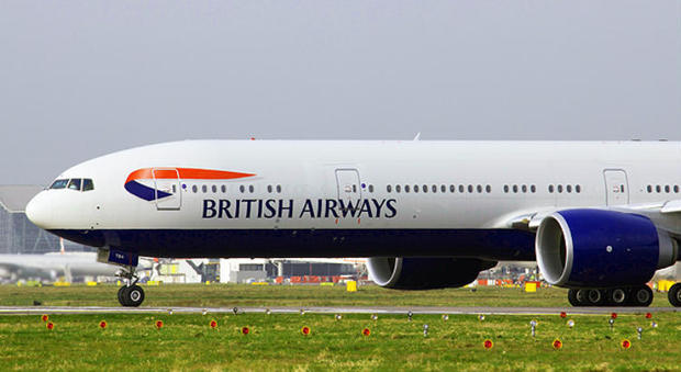 Gb, aereo British Airways con 300 passeggeri pronto al decollo per un volo di 11 ore: la polizia arresta in tempo il pilota ubriaco