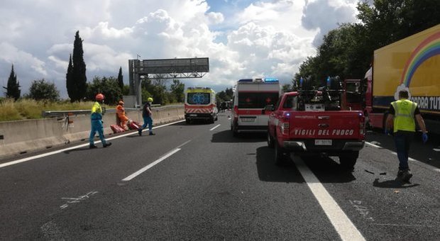 Incidente sull'autostrada A1, due morti in uno scontro a Sasso Marconi: 8 km di coda