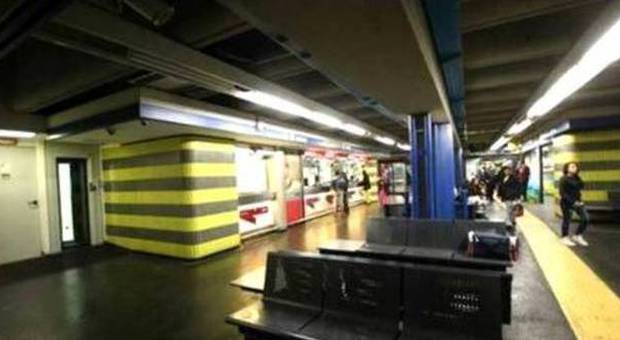 Malore sulla metro B, muore passeggero Stop da Monti Tiburtini a Bologna