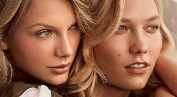 Taylor Swift e Karlie Klossin fotografate da Mikael Jansson