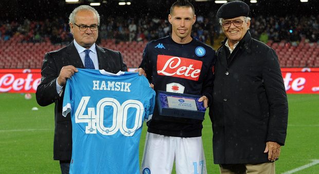 Napoli. Hamsik premiato per le 400 partite. «Voglio vincere con questa maglia»