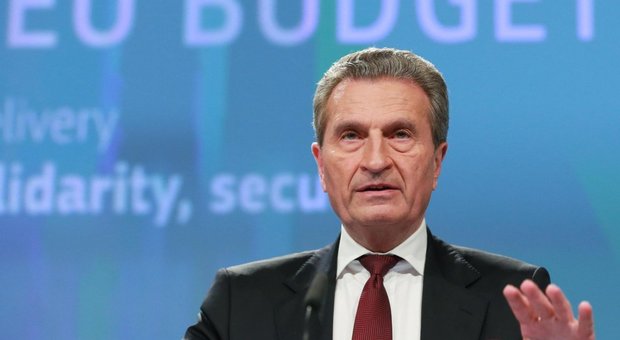 Oettinger: «Dall'Italia 3 miliardi all'Ue. Una caricatura dire che ne paga venti»