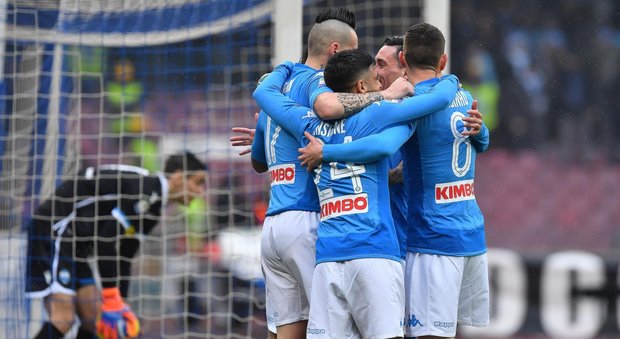 Il Napoli soffre ma batte la Spal: decide Allan, la Juve resta dietro