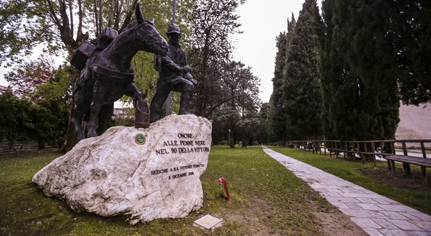 Il monumento agli Alpini a Vittorio Veneto dove riposeranno le ceneri del mulo Iroso