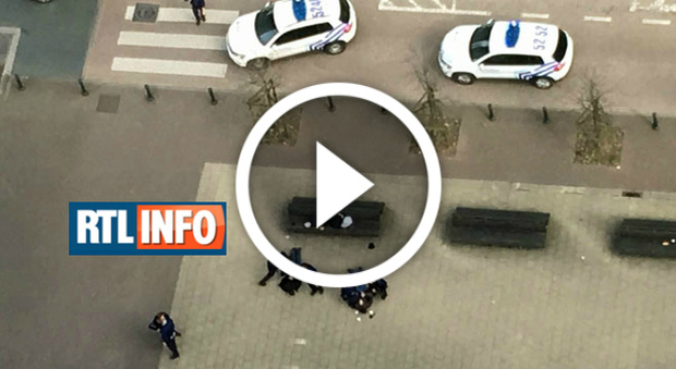 La foto dell'arresto di due sospetti terroristi a Bruxelles (RTL INFO)