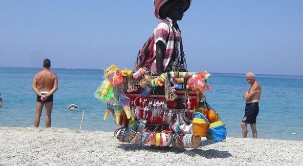Stop vandali e abusivi, da Ischia a Sorrento parte «spiagge sicure»