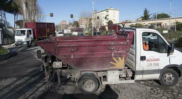 Roma choc: «I netturbini rubano la benzina ad Ama e la rivendono in nero»