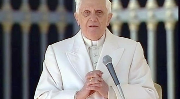 Ratzinger difende la scelta di dimettersi: «Rabbia contro di me»