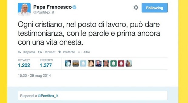 Il Papa twitta in piena notte, i commenti dei followers: «Ancora svejo Francé?»