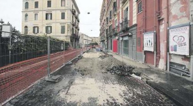 Fase 2 a Napoli, ripartono tutti i cantieri ed è di nuovo incubo traffico