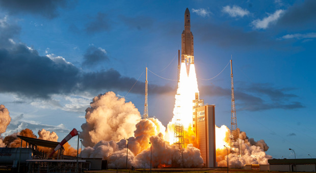 Ariane 5 porta in volo Eutelsat Quantum, il satellite del futuro. E il 16 agosto tocca al razzo Vega