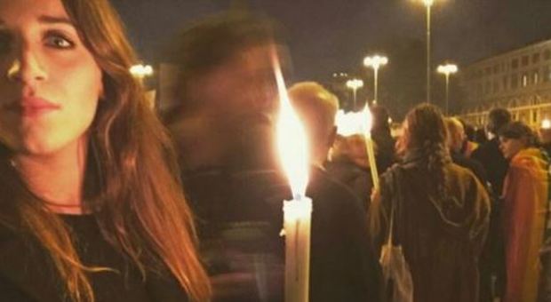 I romani per Parigi a piazza del Popolo, Zingaretti: «Mai cedere a odio e paura»