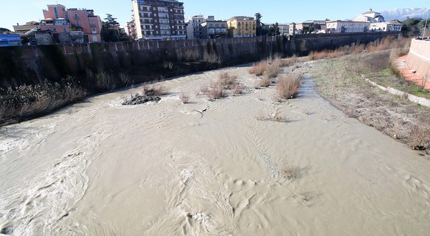 Sversava acque reflue nel fiume Calore: denunciato