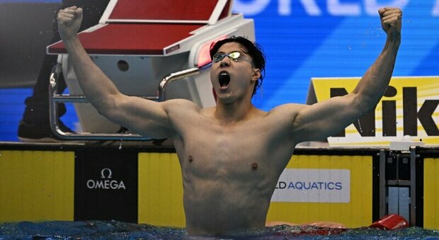 Mondiali di nuoto, ori da record per Qin: mai nessuno come lui nella rana. O’Callaghan vince anche i 100 stile libero