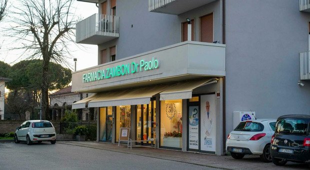 Bambino di 12 anni si sente male in farmacia e muore per arresto cardiaco tra le braccia della mamma