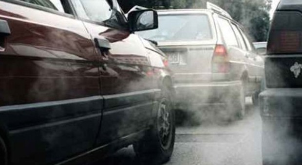 Smog, stop nella Fascia Verde: oggi blocco delle auto più inquinanti dalle 7,30 alle 20,30