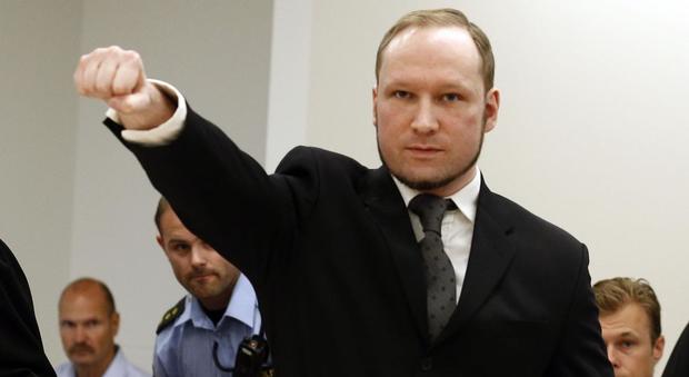 Breivik fa causa al governo per violazione dei diritti umani
