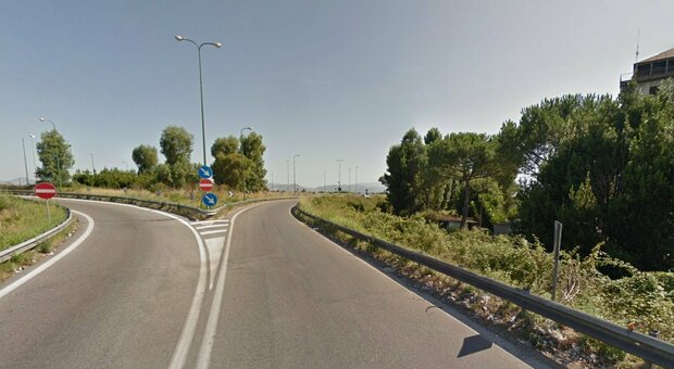 Incidente sull'Asse Mediano a Napoli: ciclista muore in scontro con furgone