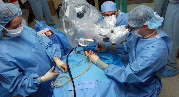 Morto dopo l'intervento a 56 anni: indagati il chirurgo e l'anestesista