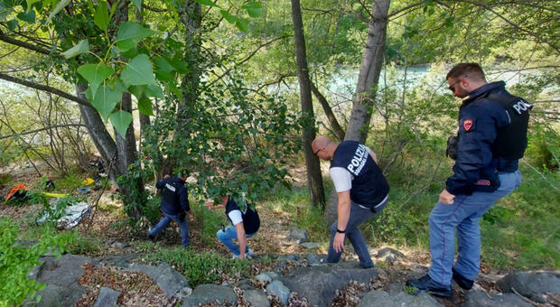 Corpo di una donna 30enne ritrovato ad Aosta: sepolto in una buca sul greto del fiume
