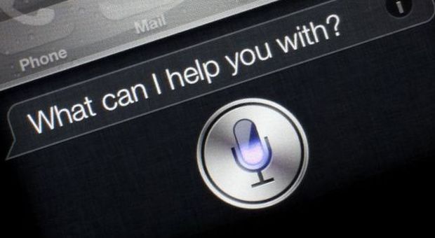 Apple, la versione italiana di Siri nella bufera: «E' omofoba»