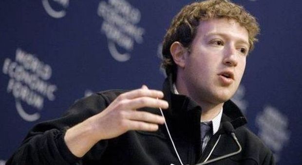 Facebook, Zuckerberg guadagna un dollaro l'anno, ma spende un milione per l'aereo personale