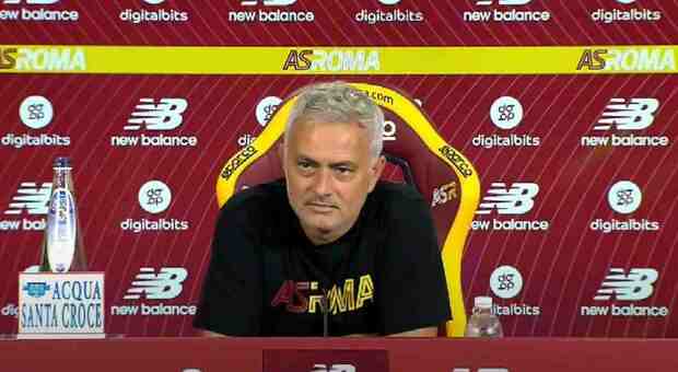 Roma, Mourinho scarica Zaniolo: «Da un mese vuole andare via, non vuole più vestire questa maglia»