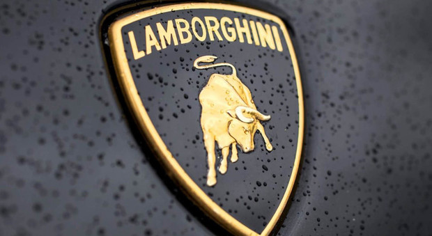 La Lamborghini Centenario è esposta al Salone dell automobile di Ginevra e non arriverà mai in commercio, perché le quaranta unità sono già state vendute.