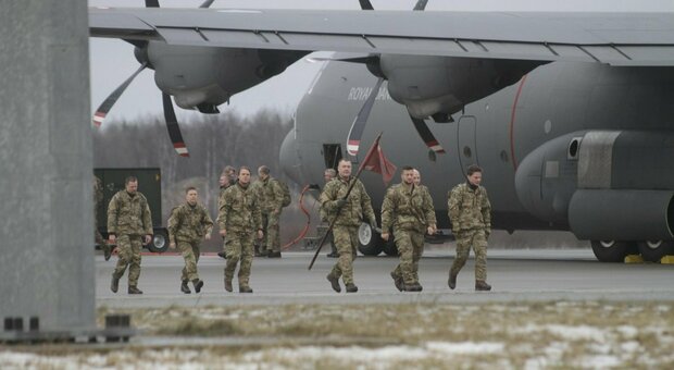 La Russia fa paura, la Danimarca aumenta le spese militari e voterà per abolire l'opt-out dalla difesa Ue: di cosa si tratta