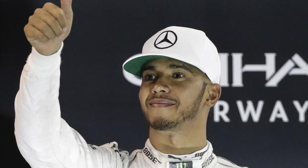 Formula 1, pace fatta tra Hamilton e Mercedes: «Sarà un grande 2017»