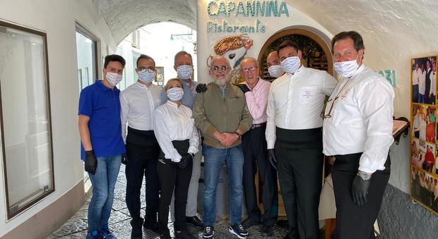De Laurentiis tra i primi vip a Capri: lunch alla Capannina e passeggiata