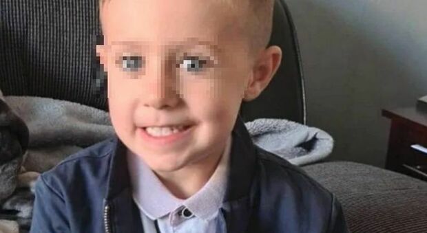 Infila la testa dentro un palloncino per gioco, bambino di 5 anni muore avvelenato dall'elio FOTO