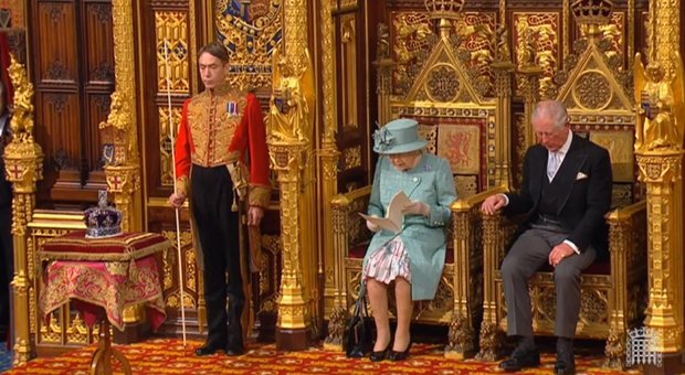 La Regina Elisabetta legge il programma di Johnson nel Queen's Speech: «Brexit il 31 gennaio»
