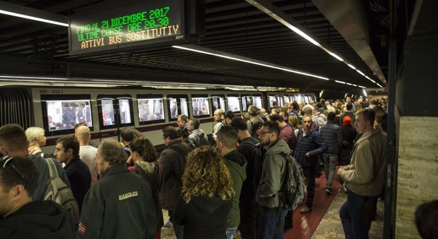 Roma, Metro A ferma: c'è l'ombra dello sciopero bianco, caccia ai sabotatori