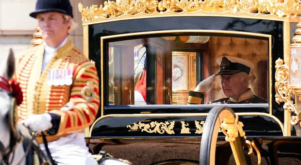 Re Carlo in Parlamento con Camilla, al via il King's Speech: «Antiterrorismo per contrastare immigrazione illegale», ecco le nuove leggi del governo Starmer