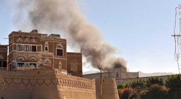 L'autobomba a Sanaa, capitale dello Yemen