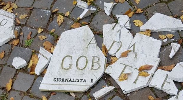 Roma, distrutta nella notte la targa dedicata a Ada Gobetti a Villa Pamphilij