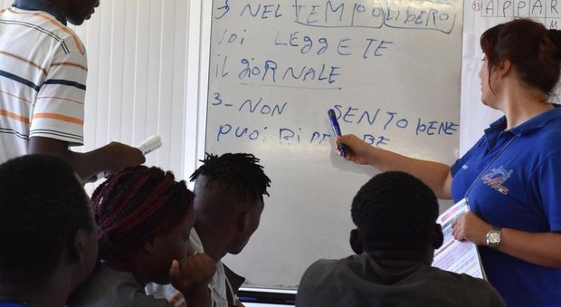 Campania, la scuola «salvata» dai migranti: oltre 5mila dagli sbarchi ai banchi