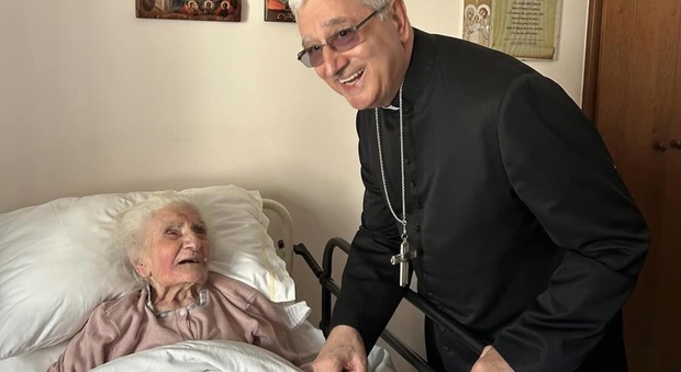 Monsignor Miniero con zia Rosa