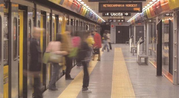 Napoli, la metropolitana si ferma di nuovo sulla Linea 1: due ore di stop&go