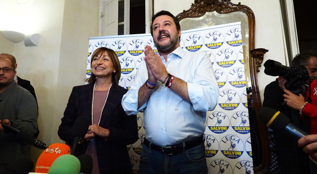 Donatella Tesei con Matteo Salvini la notte dello spoglio