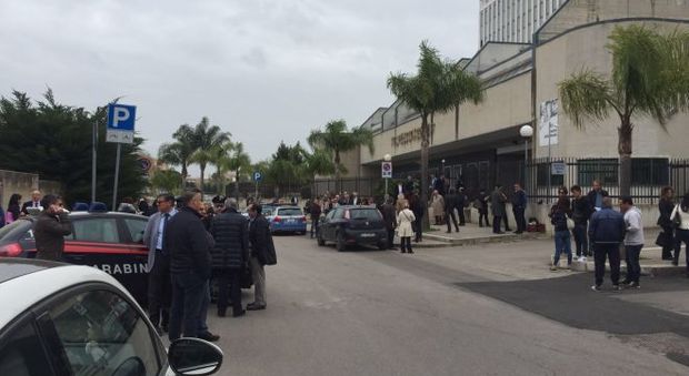 Allerta a Brindisi: doppio allarme bomba in aeroporto e al tribunale