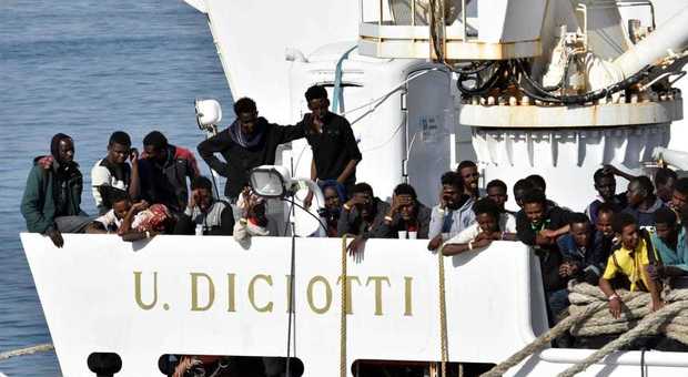 La nave Diciotti diretta a Pozzallo: a bordo 519 migranti