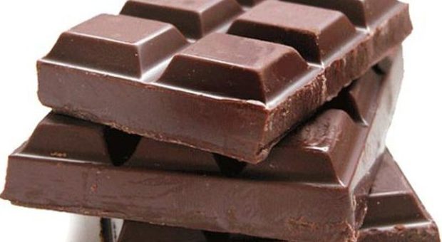 Sesso, il cioccolato fa miracoli a letto: accende il desiderio femminile