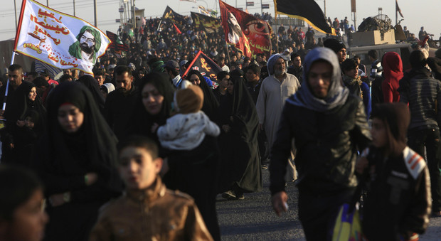 Iraq, la marcia da Karbala a Arbaeen