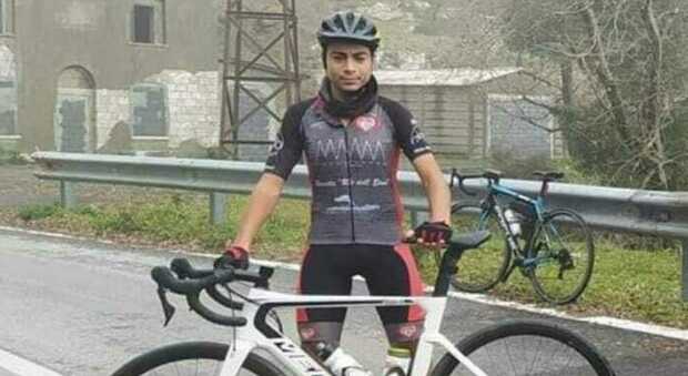 Giuseppe Milone, promessa del ciclismo, muore a 17 anni travolto da un camion