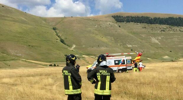 Cade col deltaplano a Castelluccio di Norcia viene trasferito con l'elisoccorso all'ospedale di Terni. In azione 118 e vigili del fuoco