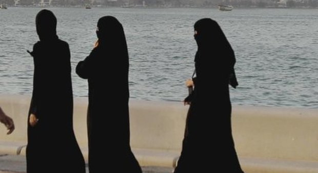 Arabia Saudita, cade un altro tabù: non è più obbligatorio l'abito nero coprente. Parola di principe